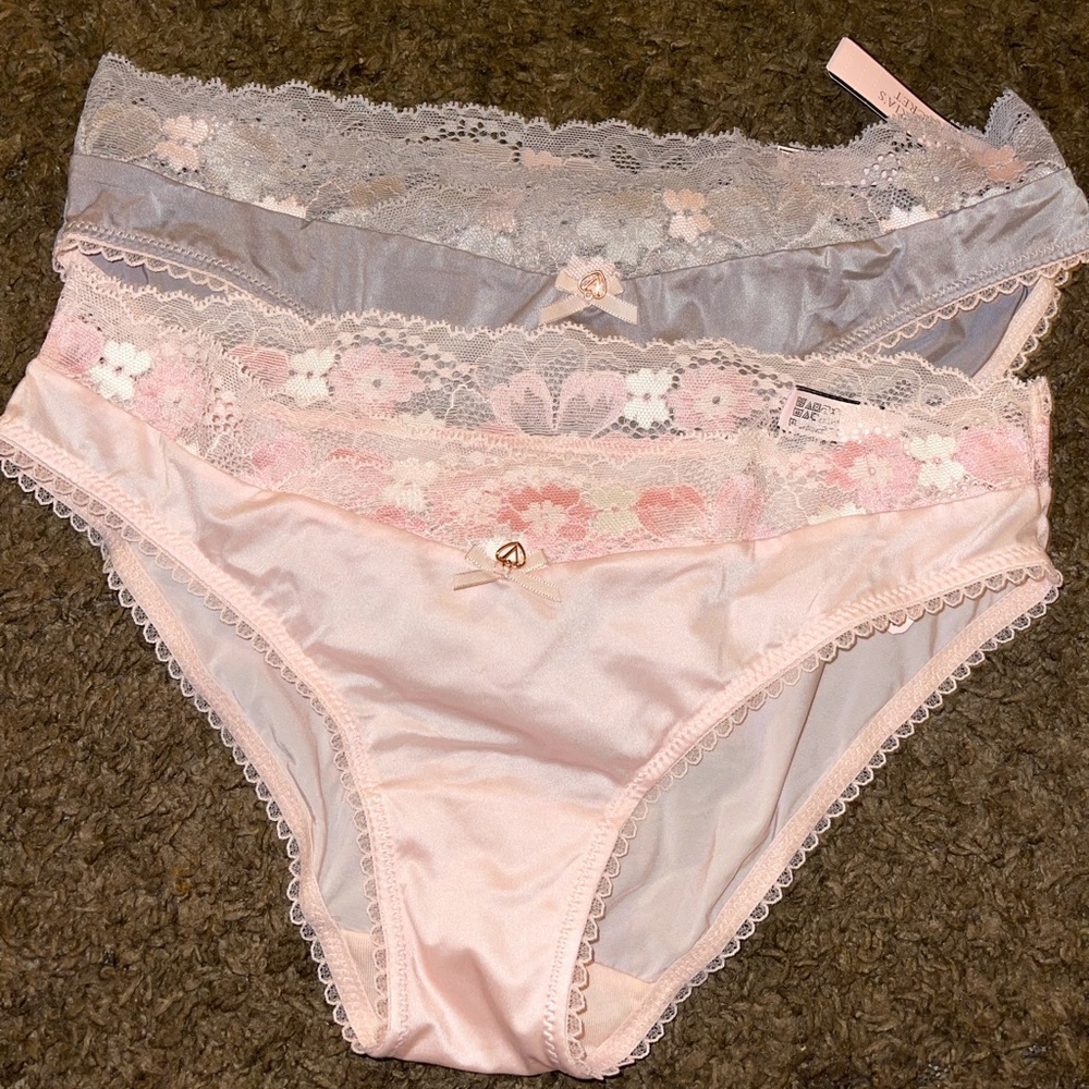 Body by Victoria size small bikini panty’s bundle 2 pair $24
